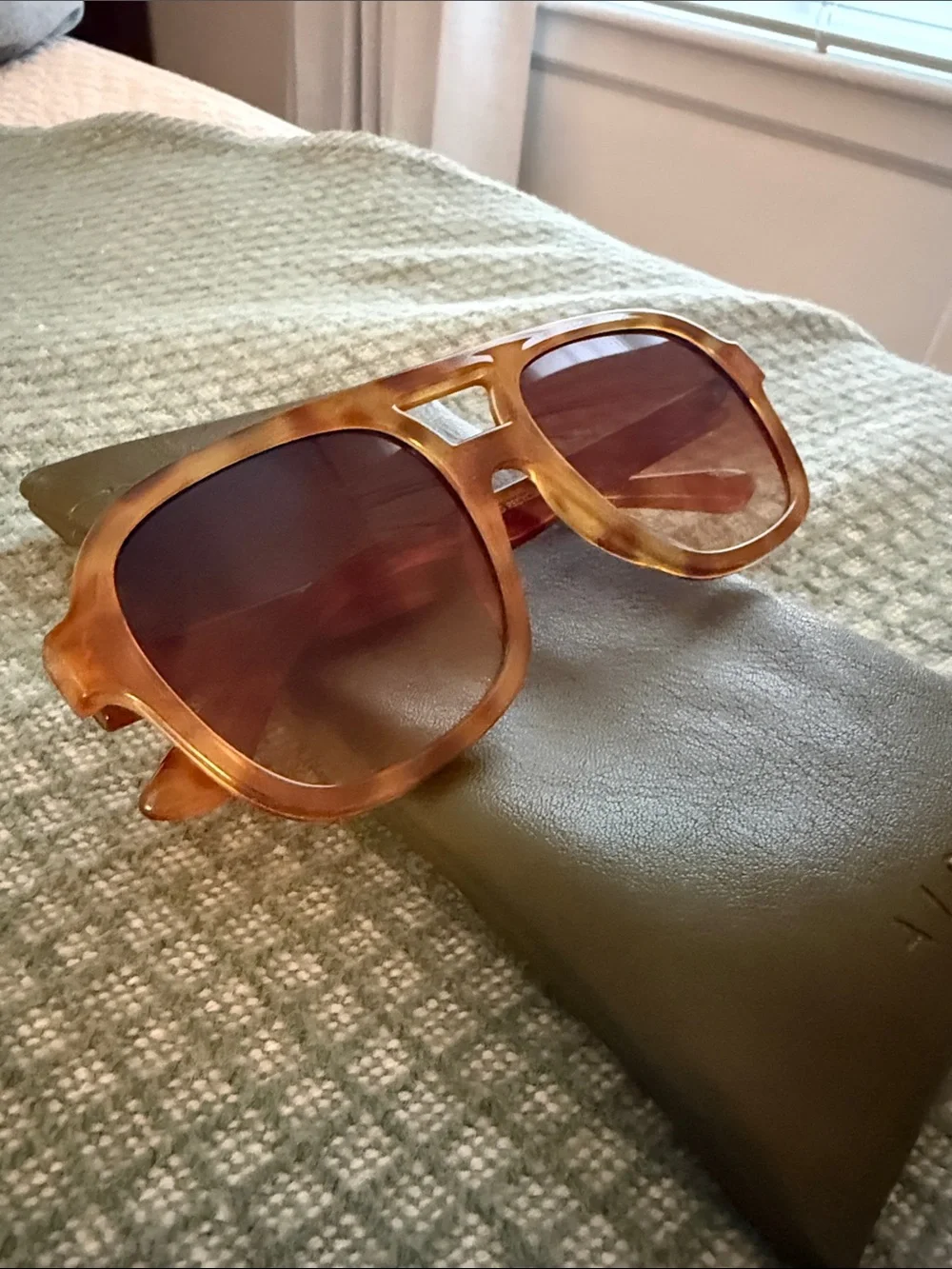 AIRE Brown Tortoiseshell Women's Sunglasses with Gradient Lenses